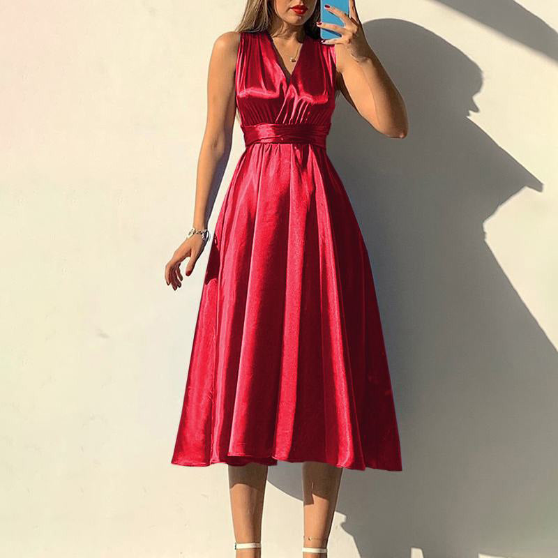 LM | Sexy simple evening dress with V-neck and backless