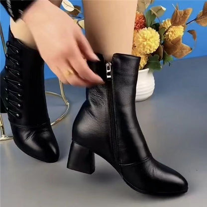 LM | Elegant boots with side buttons