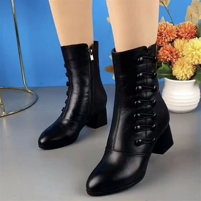 LM | Elegant boots with side buttons