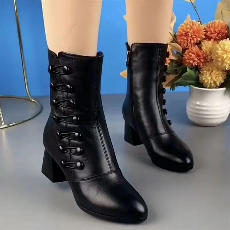 LM | Elegant boots with side buttons