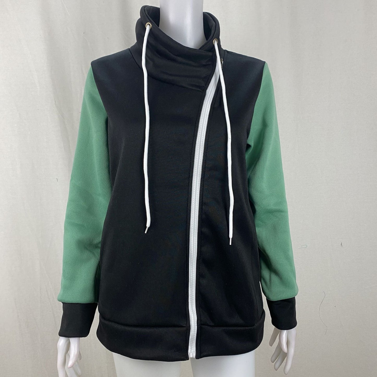 LM | Modern and fashionable winter sweater