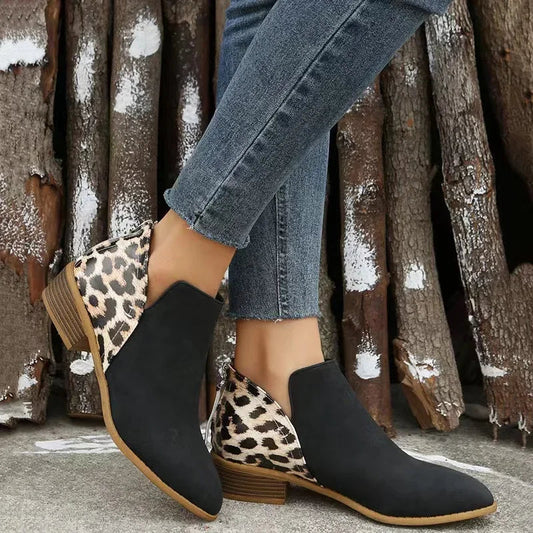 LM | Short boots with original details to create everyday looks.