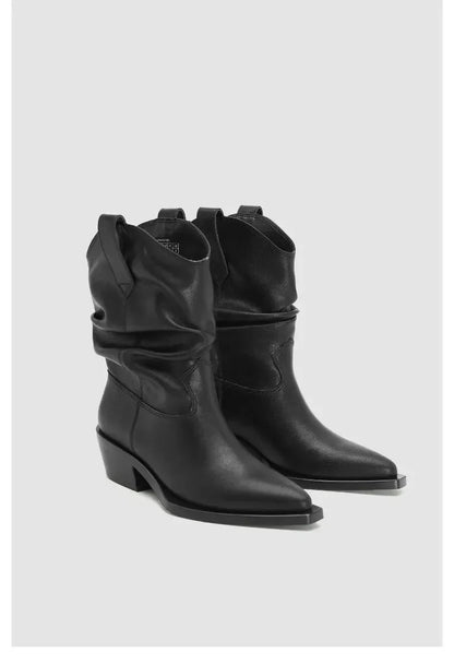 Versatile and Supportive Orthopedic Boots