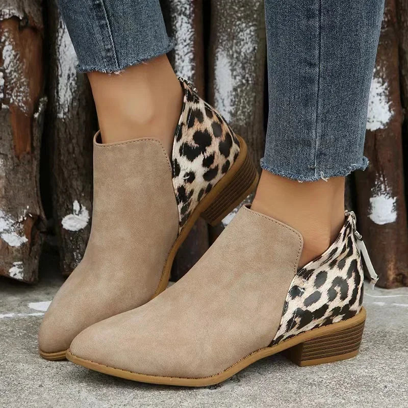 LM | Short boots with original details to create everyday looks.