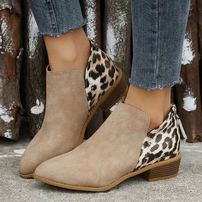 LM | Short boots with original details to create everyday looks.