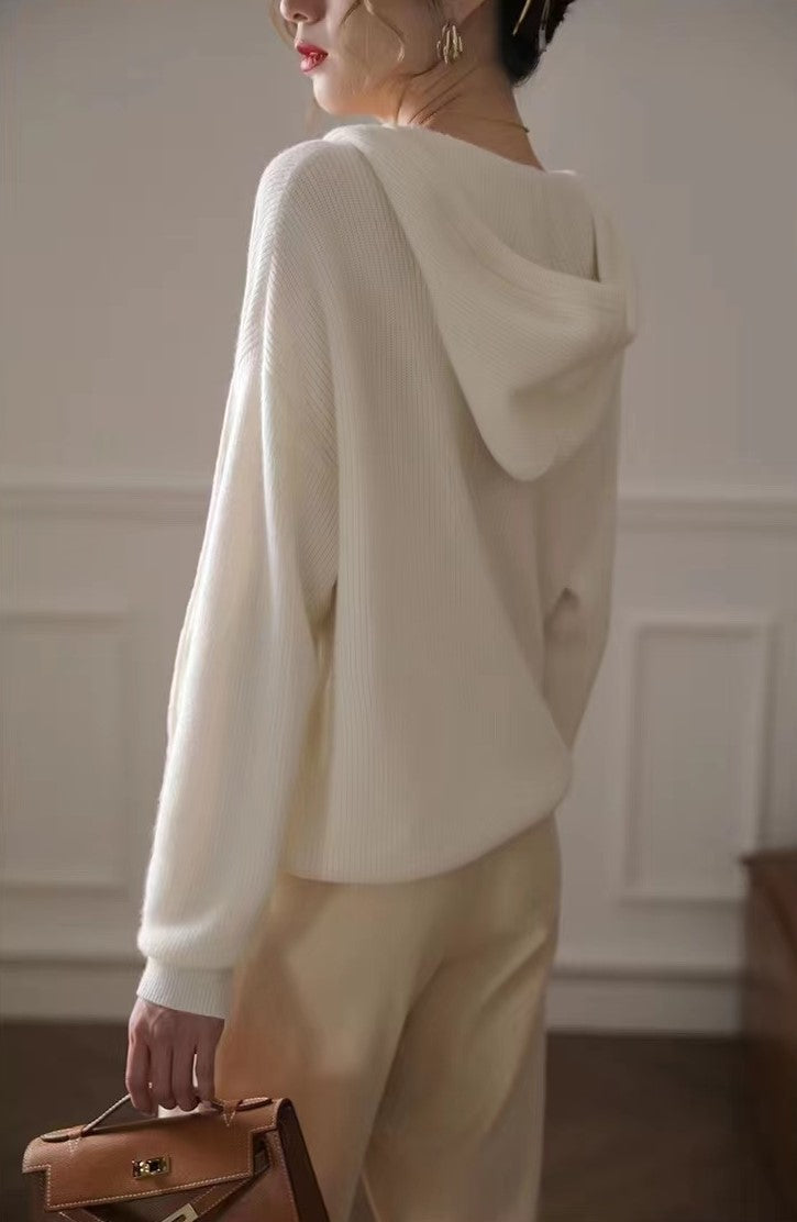 LM | Trendy and elegant winter sweater