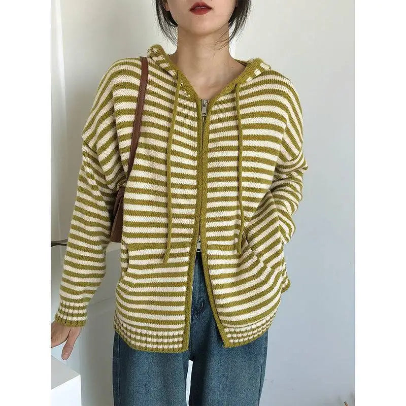 LM | Uncomplicated and trendy winter sweater