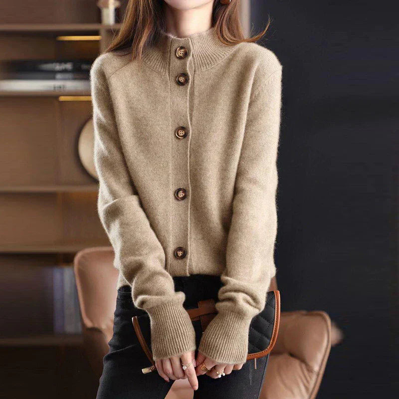 LM | Fashionable and effortless winter sweater