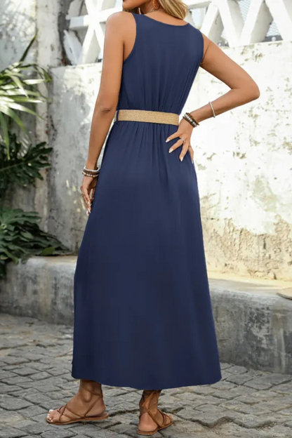 LM | Summer dress with round neckline and sleeveless neckline