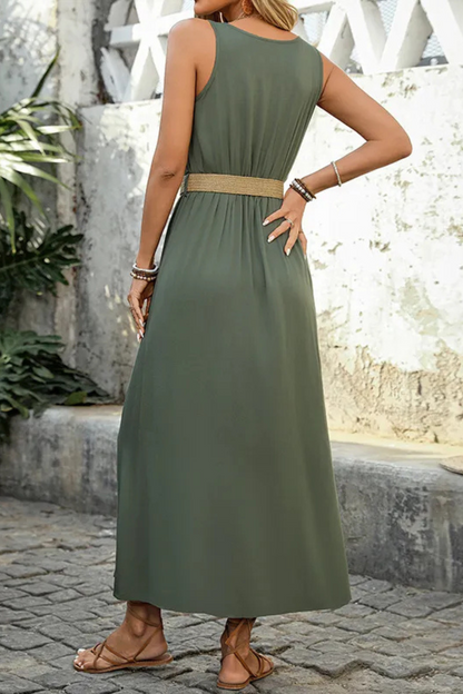 LM | Summer dress with round neckline and sleeveless neckline