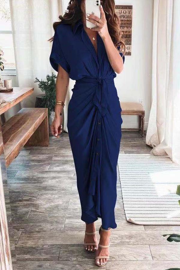 LM | Beautiful satin dress with buttons and veil