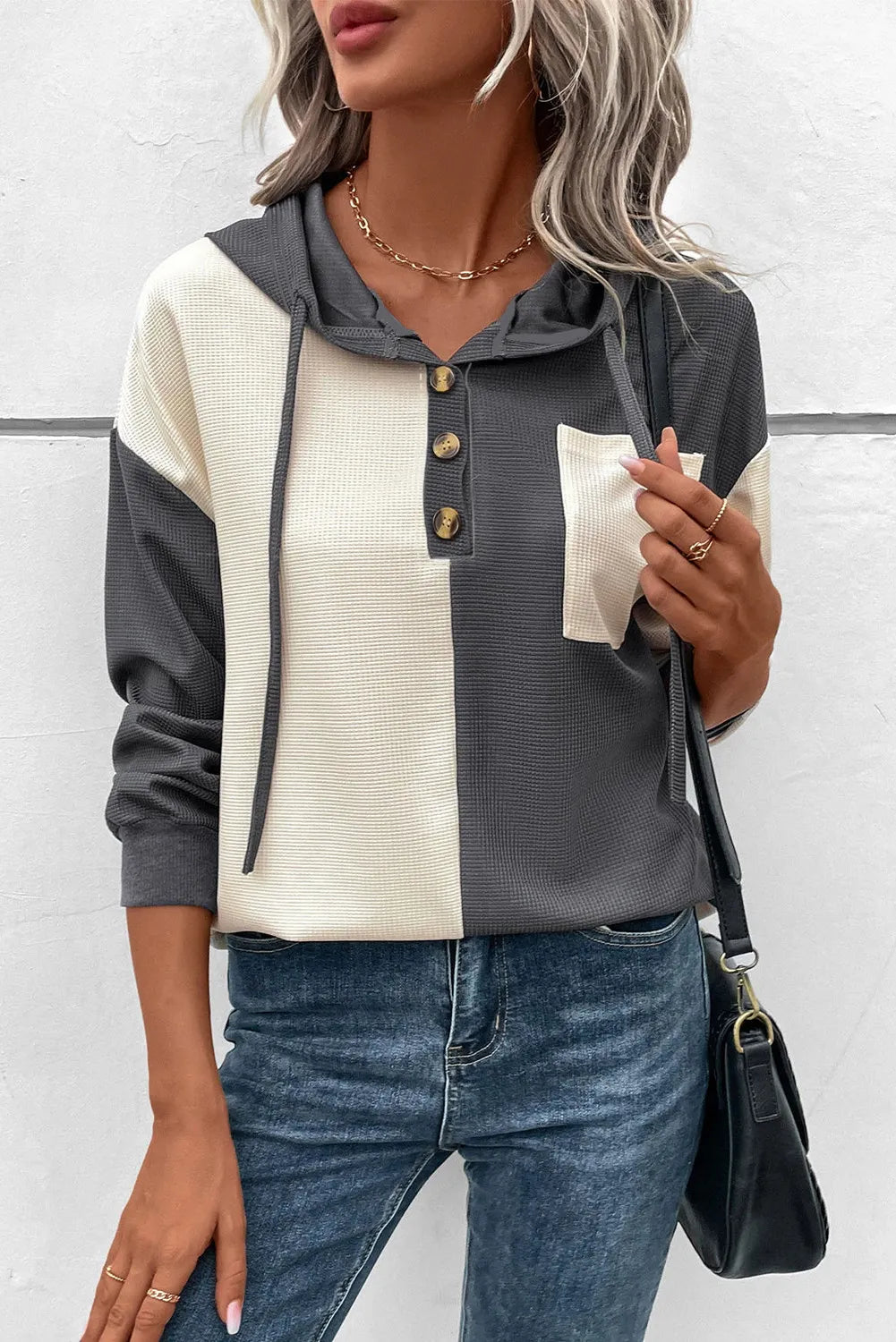 LM | Uncomplicated and trendy hoodie