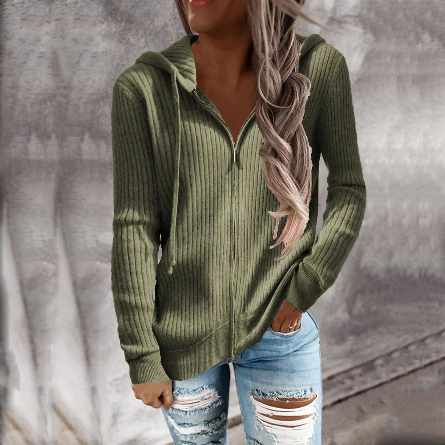LM | Timeless and stylish winter sweater