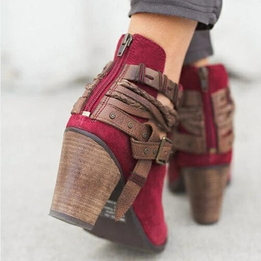 LM | Fashionable women's boots with buckle