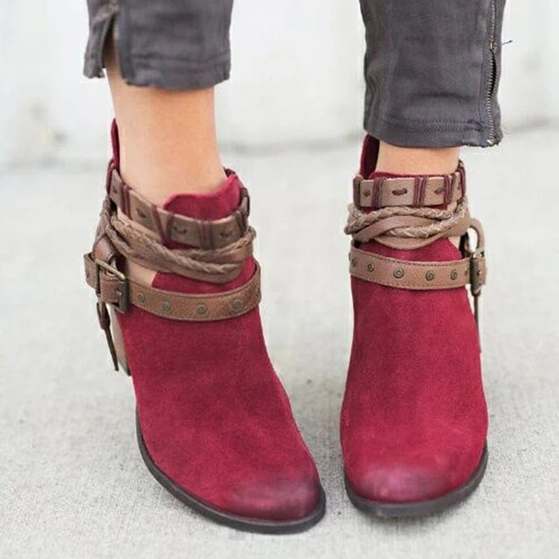 LM | Fashionable women's boots with buckle